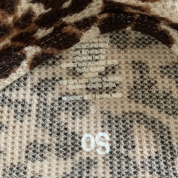 SO Cheetah Print Top - Picture 3 of 3